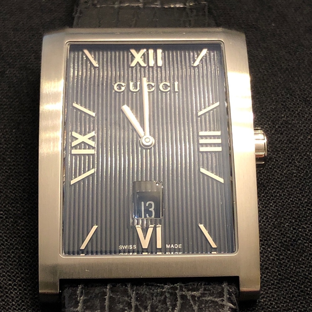 Gucci 8600M Men’s Quartz Movement Wristwatch